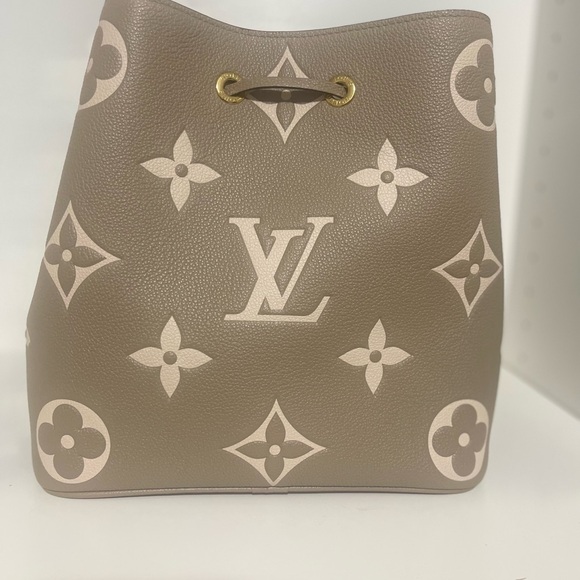 Louis Vuitton NéoNoé Shoulder Bag MM Beige Leather - Picture 8 of 8